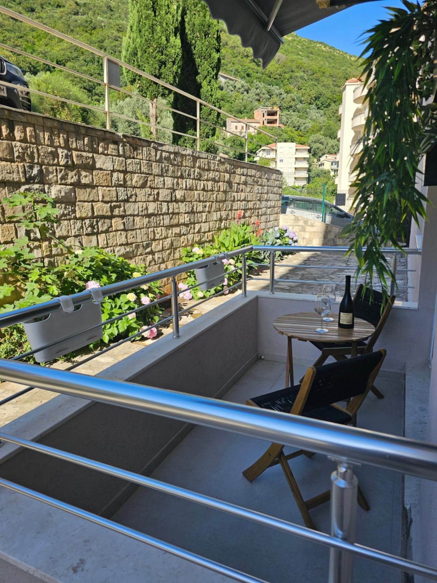Anja & Ogo Apartments Sea View & Pool Petrovac Exterior foto